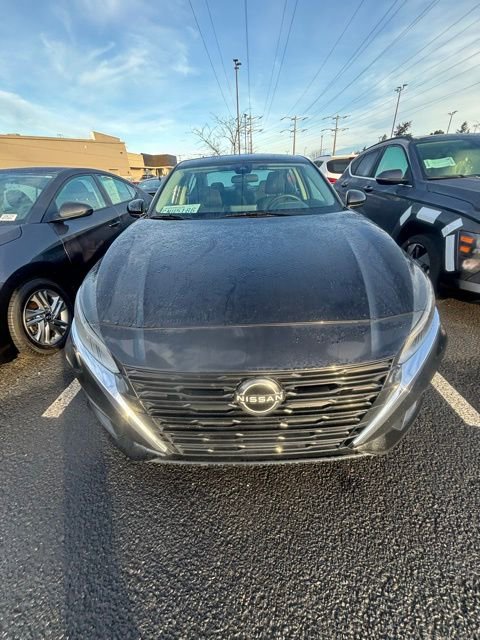 Used 2023 Nissan Altima 2.5 SV image 2