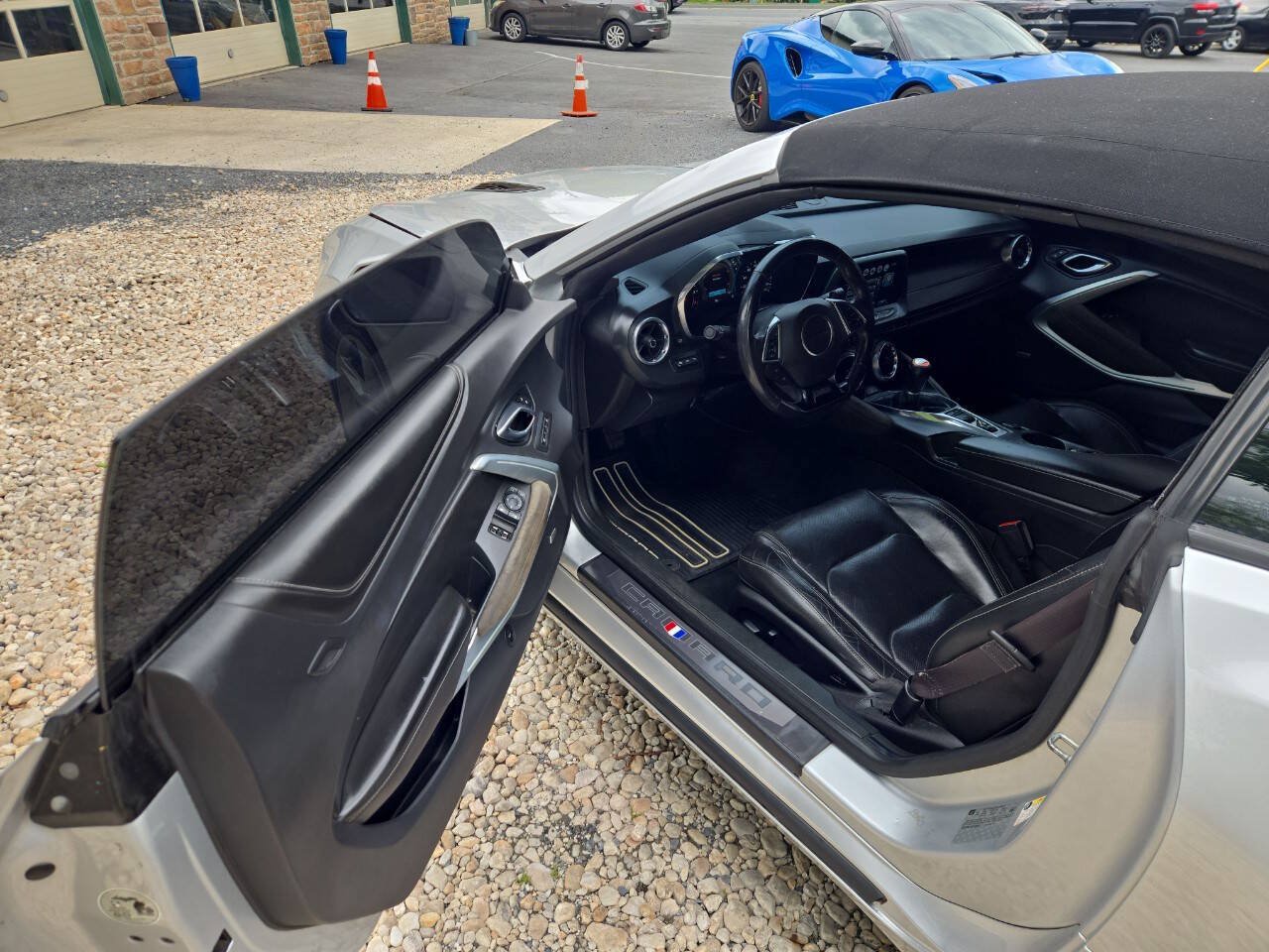 Used 2017 Chevrolet Camaro SS RWD image 11