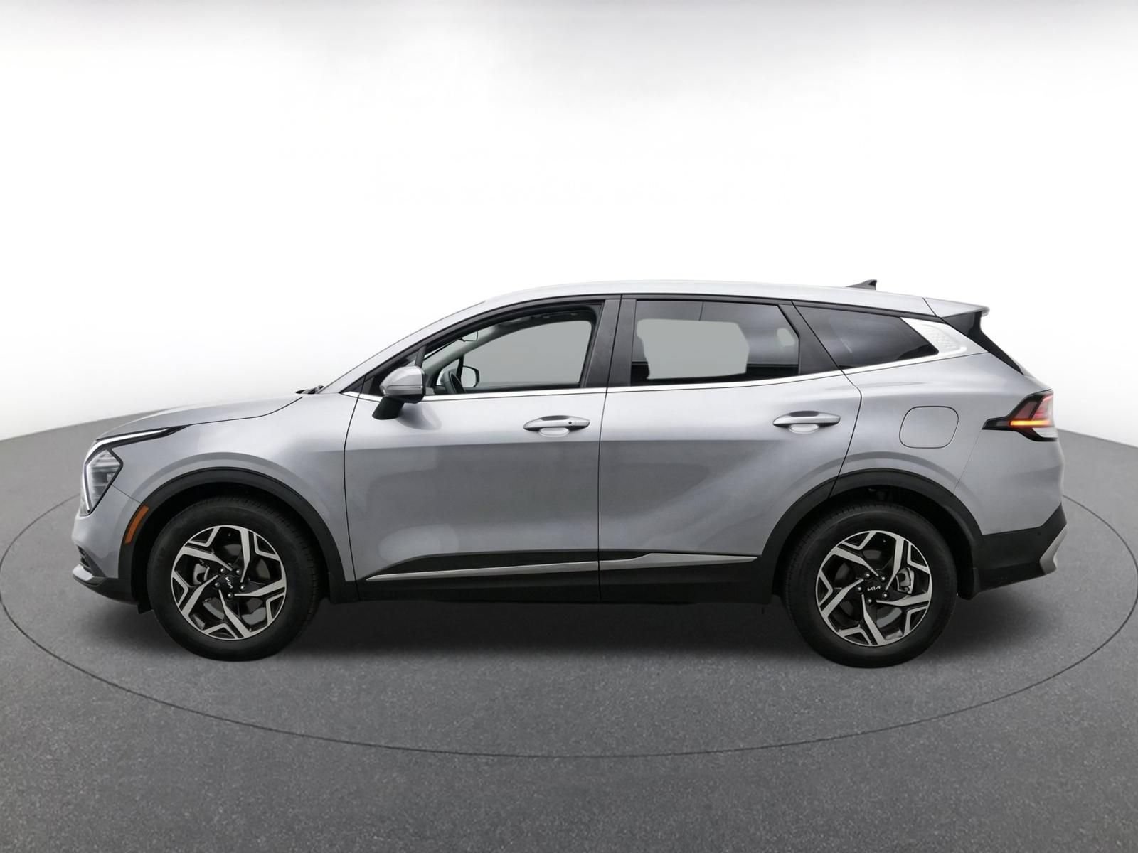Used 2025 Kia Sportage LX FWD image 9
