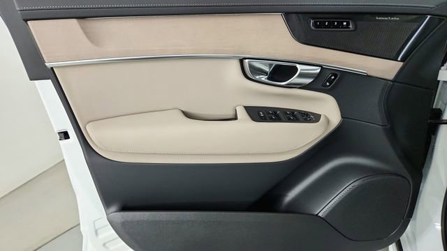 Used 2026 Volvo XC90 B6 Plus w/ Protection Package Premier AWD/4WD image 9