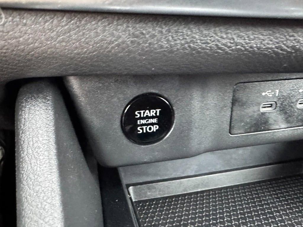 Used 2025 Nissan Rogue S image 21