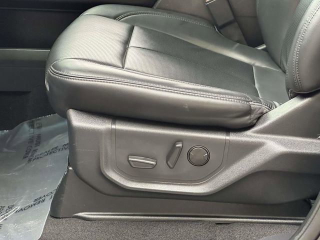 Used 2024 Ford Expedition XLT image 15