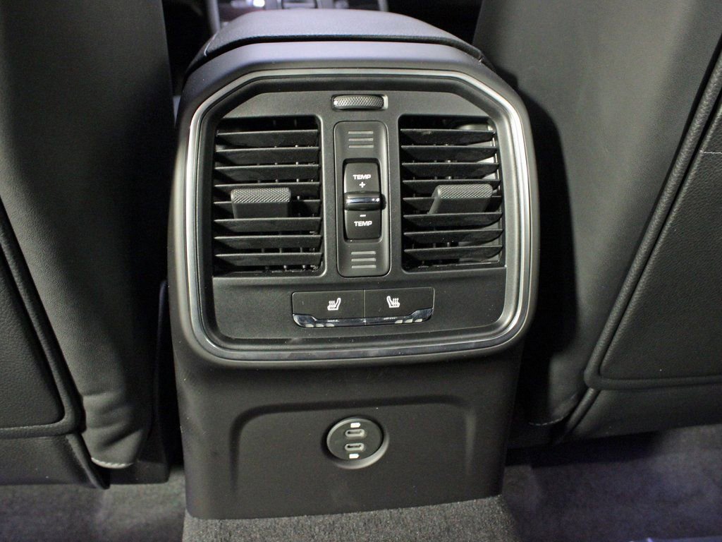 Certified 2025 Porsche Macan image 34