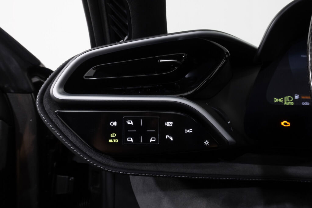 Used 2025 Ferrari 296 GTS image 34