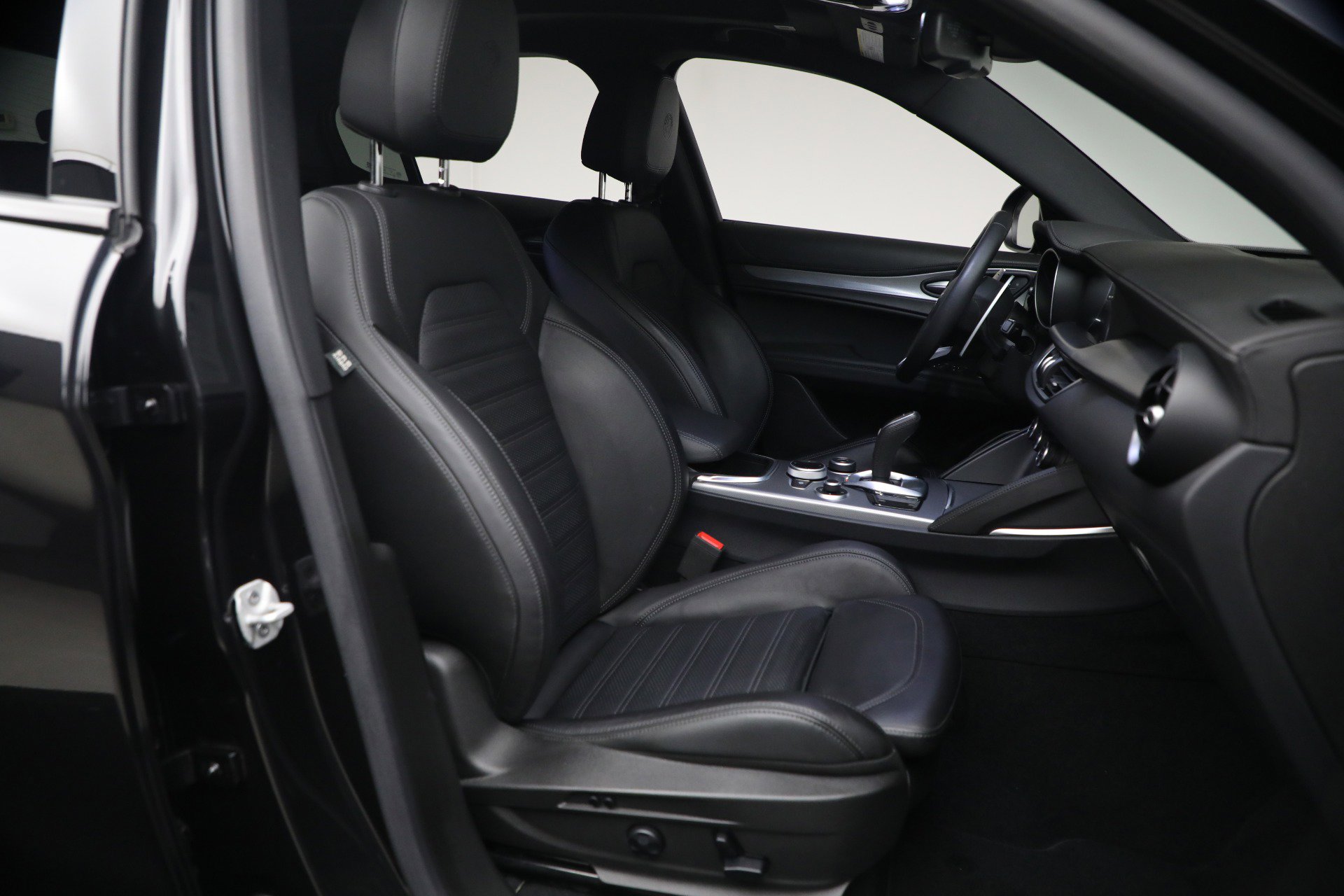 Used 2023 Alfa Romeo Stelvio Veloce AWD/4WD image 20