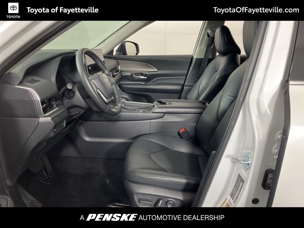 Used 2025 Toyota Grand Highlander AWD image 24