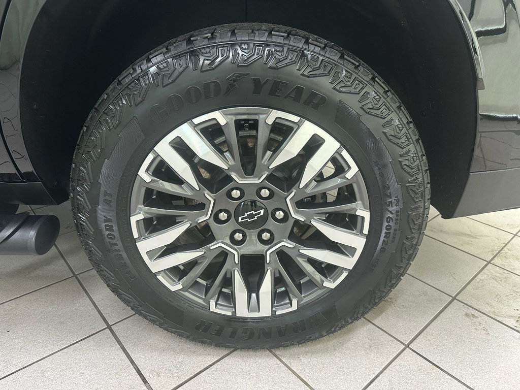 Certified 2025 Chevrolet Tahoe Z71 w/ Comfort Package AWD/4WD image 17