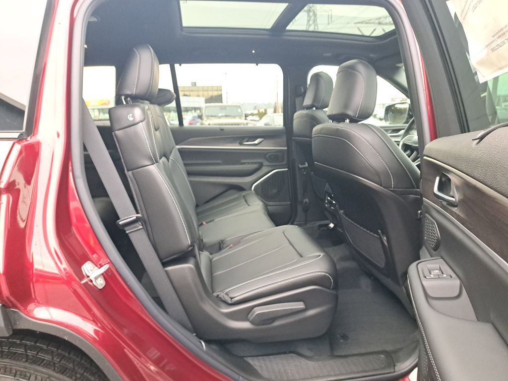 New 2025 Jeep Grand Cherokee L Limited w/ Luxury Tech Group II image 15