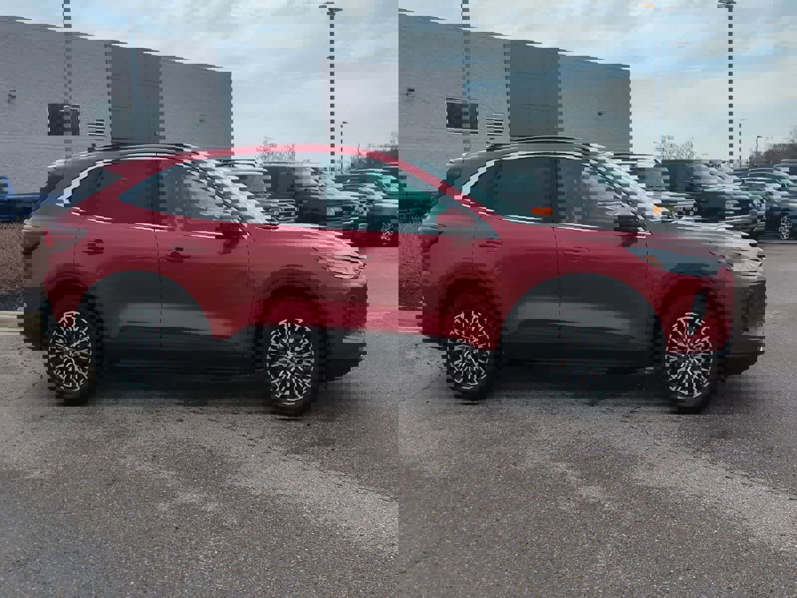 Certified 2025 Ford Escape SE w/ Class II Trailer Tow Package FWD image 9