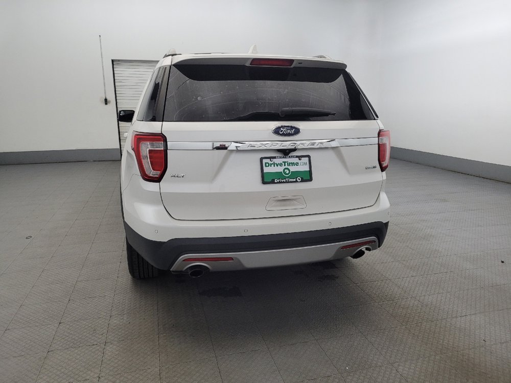 Used 2016 Ford Explorer XLT image 6