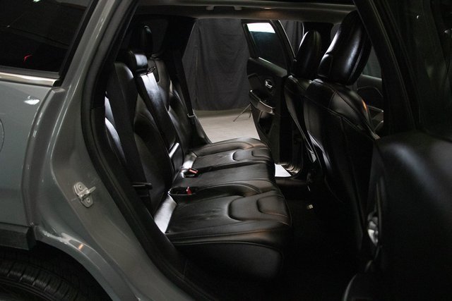 Used 2020 Jeep Cherokee Limited image 18