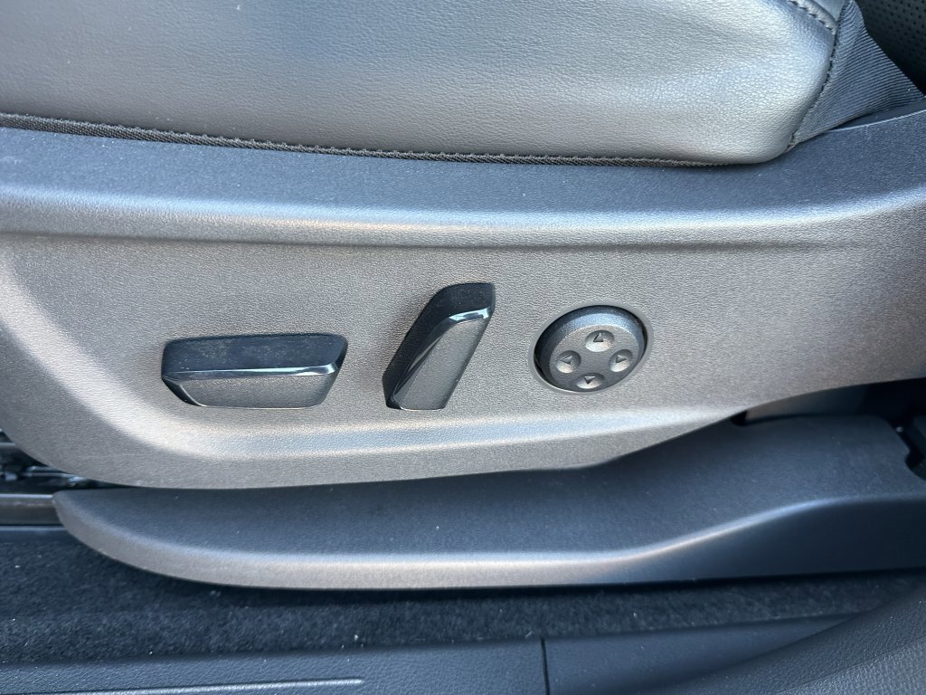 Used 2024 Nissan Ariya FWD image 33