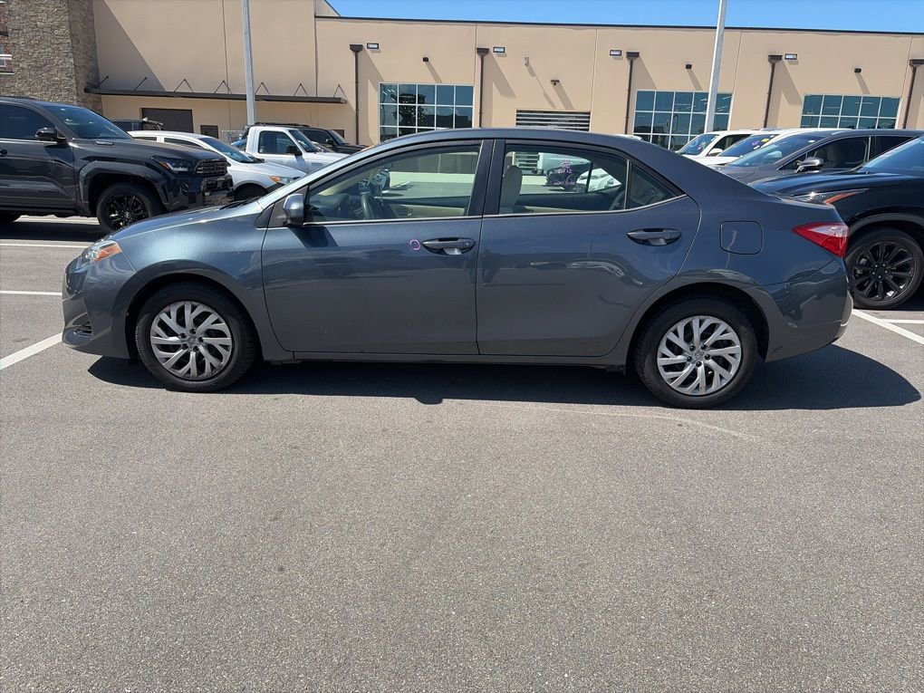 Used 2017 Toyota Corolla LE image 4