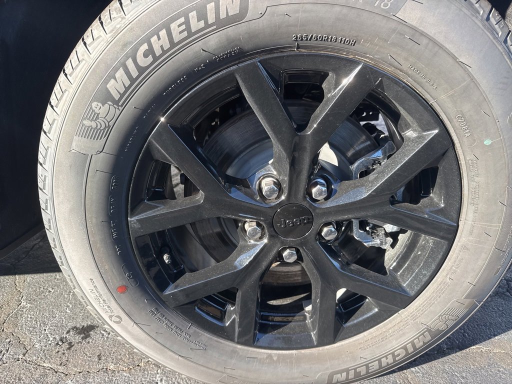 New 2025 Jeep Grand Cherokee L Altitude image 5