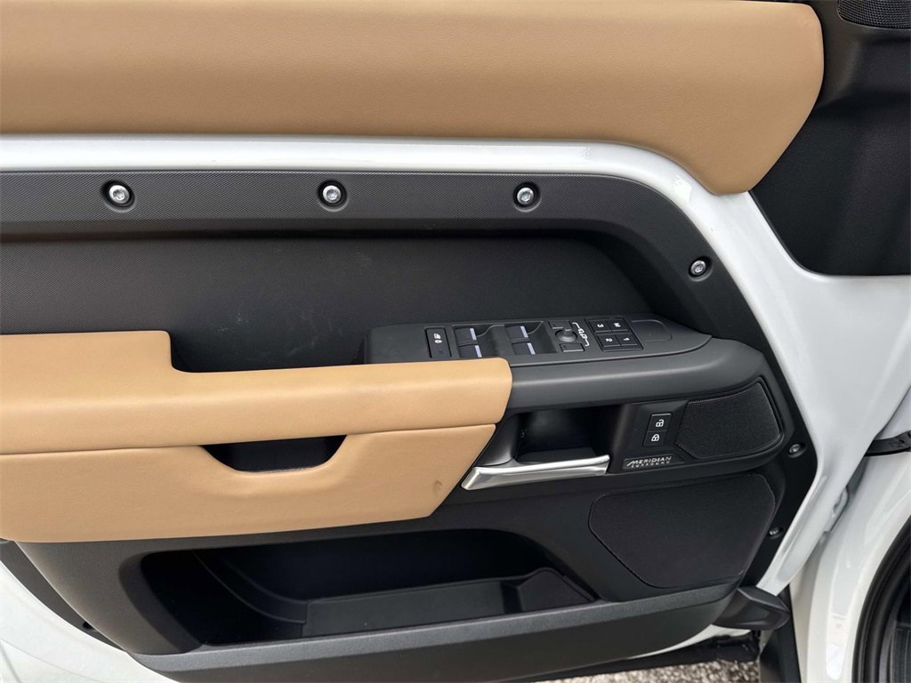 New 2026 Land Rover Defender 110 X-Dynamic SE image 17