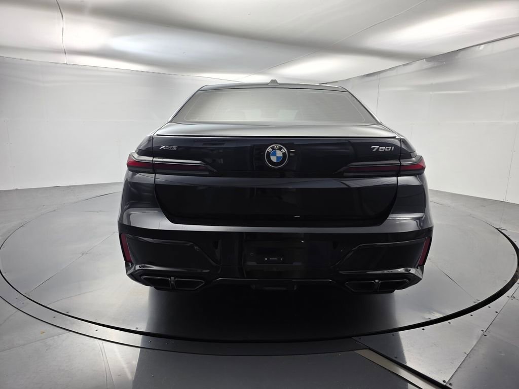 Used 2024 BMW 760i xDrive w/ Executive Package image 5