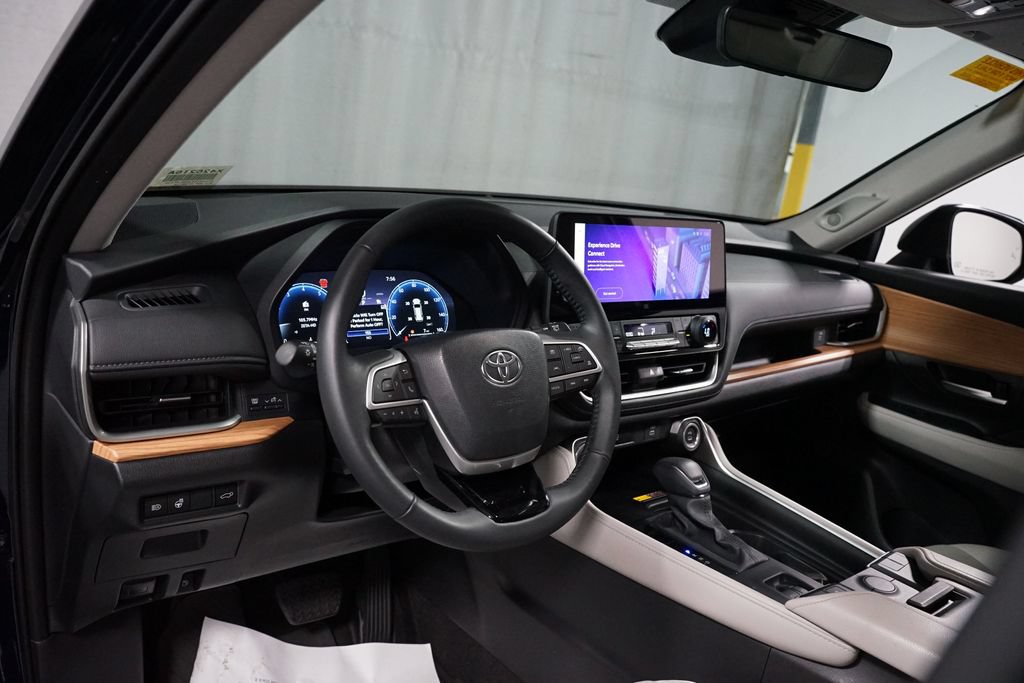 Certified 2025 Toyota Grand Highlander FWD image 11