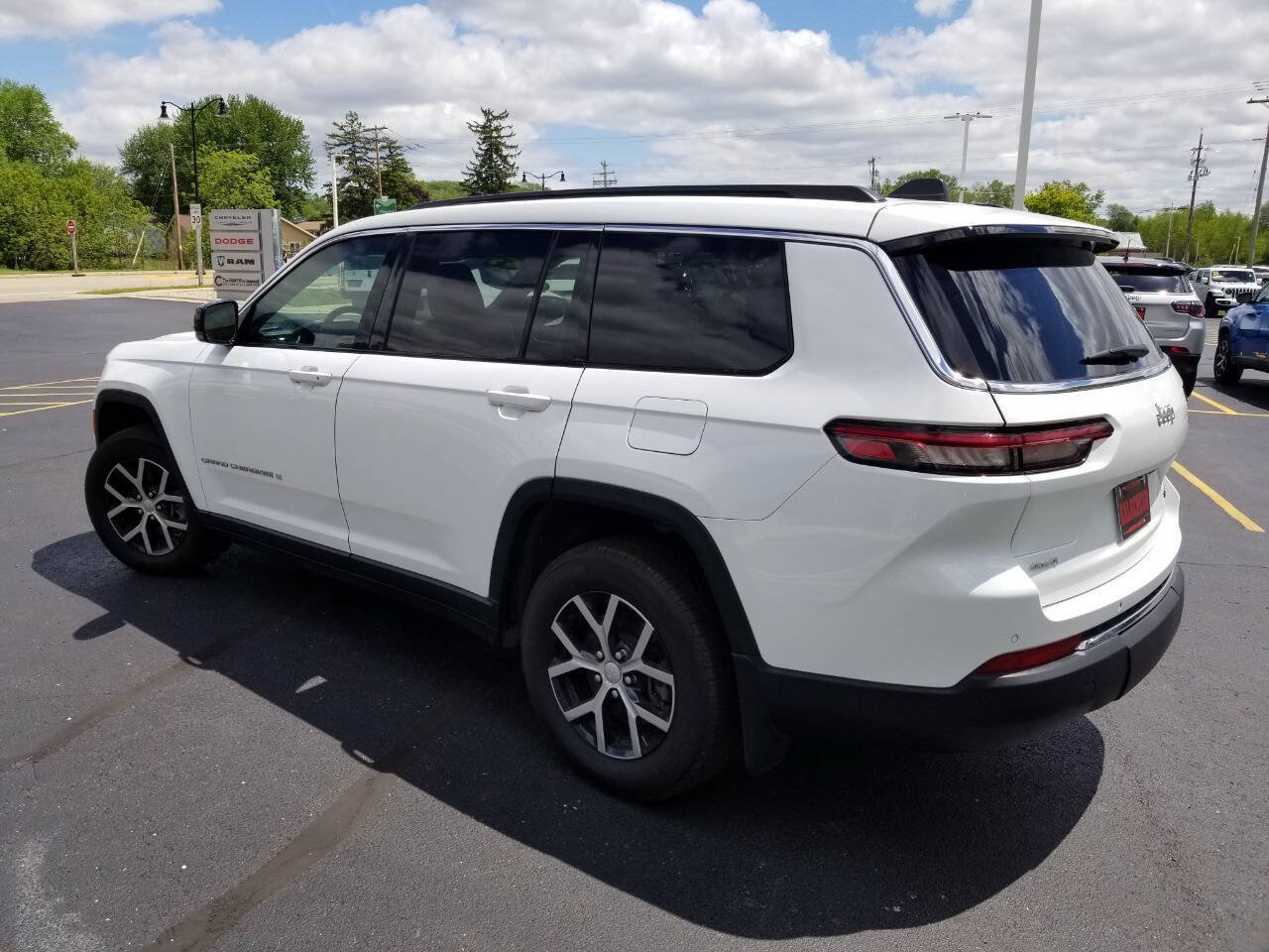 Used 2024 Jeep Grand Cherokee L Limited w/ Trailer Tow Package AWD/4WD image 5