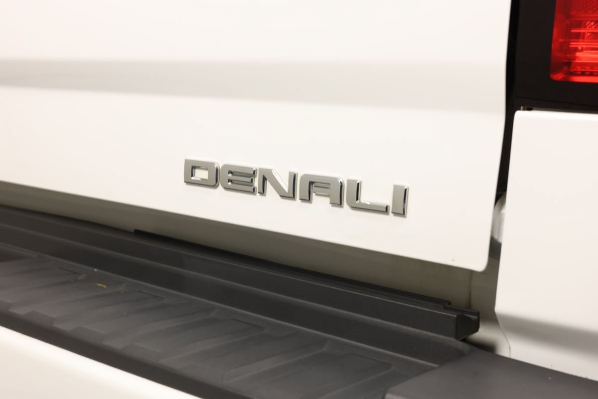 Used 2019 GMC Sierra 2500 Denali w/ Duramax Plus Package AWD/4WD image 16