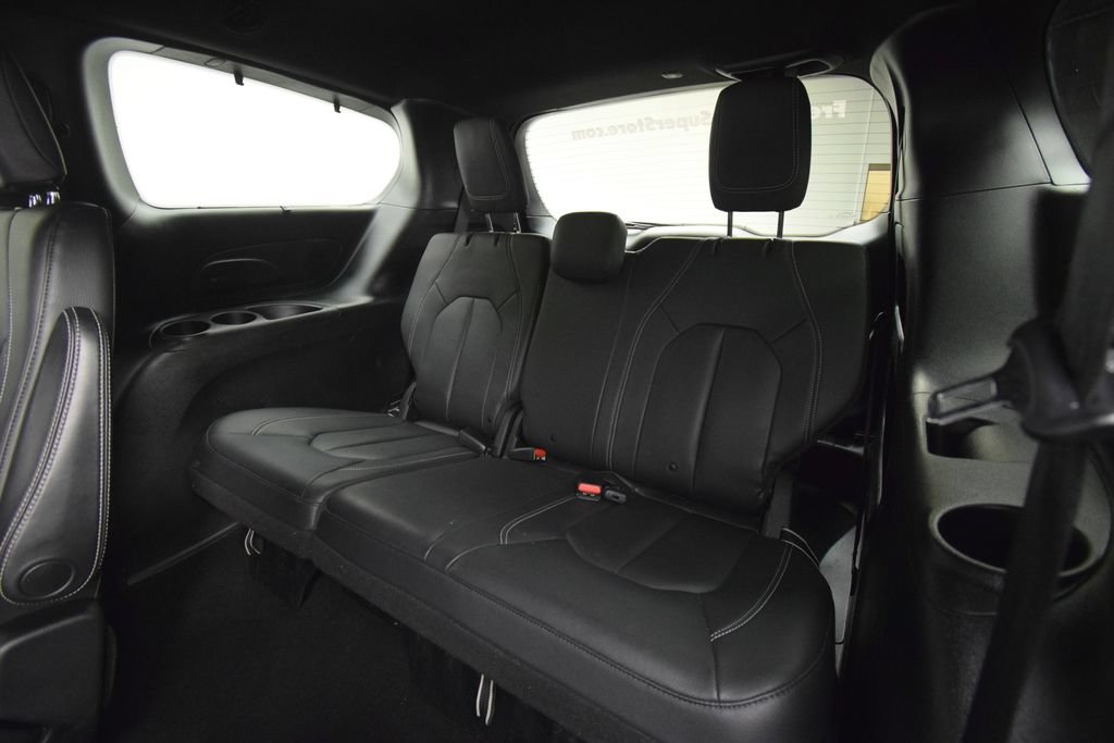 Used 2020 Chrysler Pacifica Touring-L Plus FWD image 17