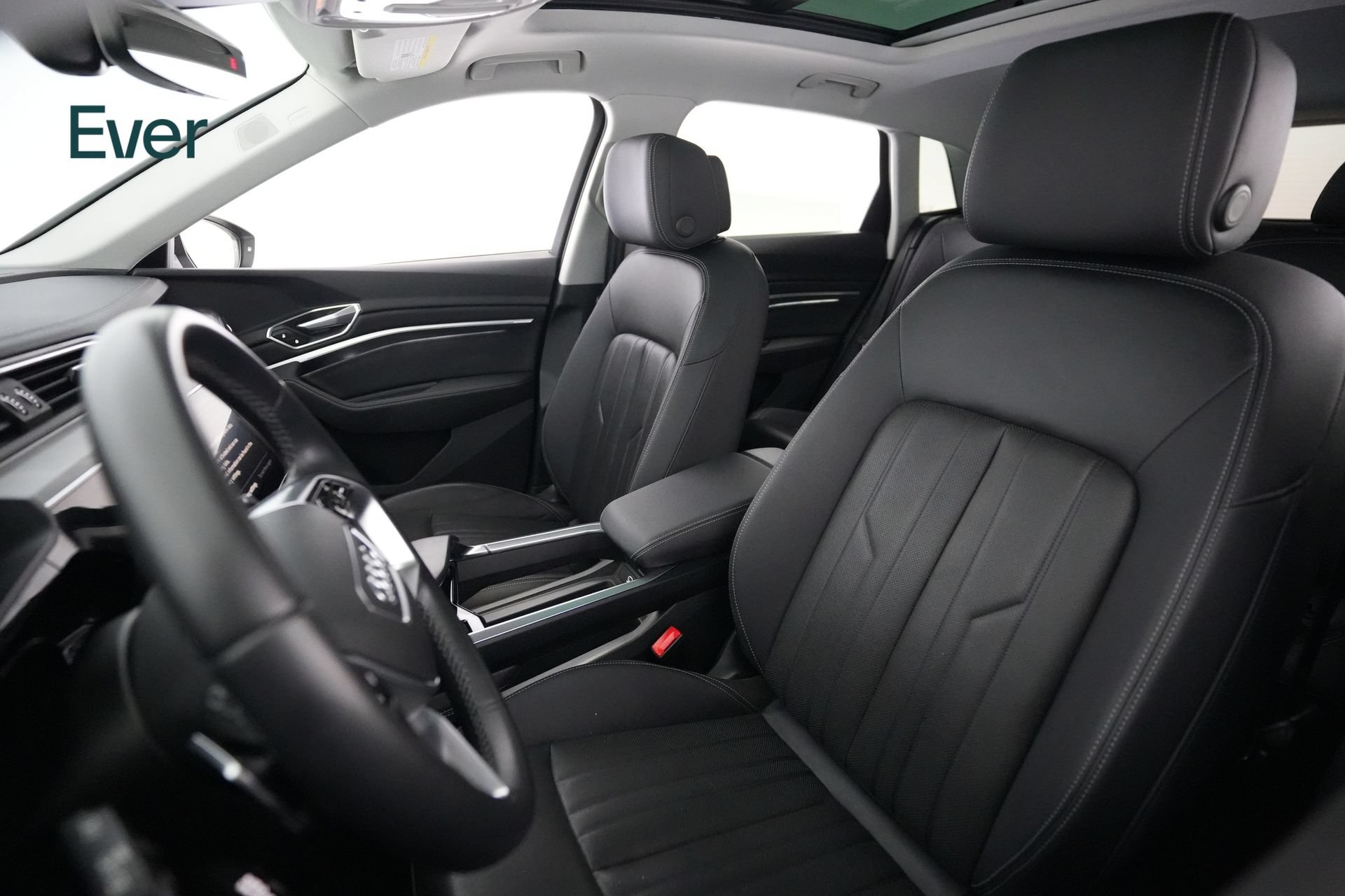 Used 2023 Audi e-tron Premium Plus w/ Premium Plus Package AWD/4WD image 4