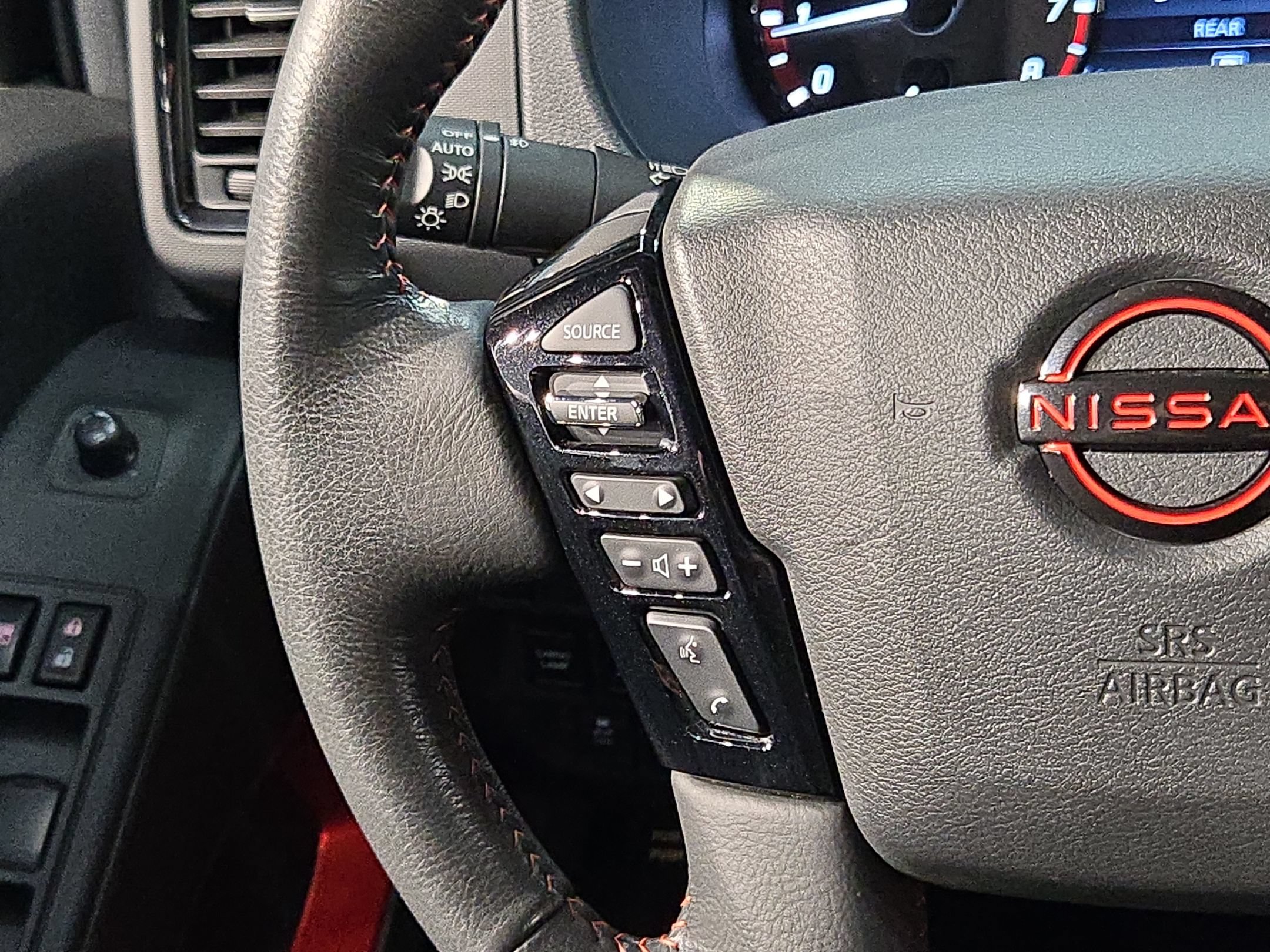 Used 2023 Nissan Frontier PRO-4X w/ Pro Convenience Package AWD/4WD image 26