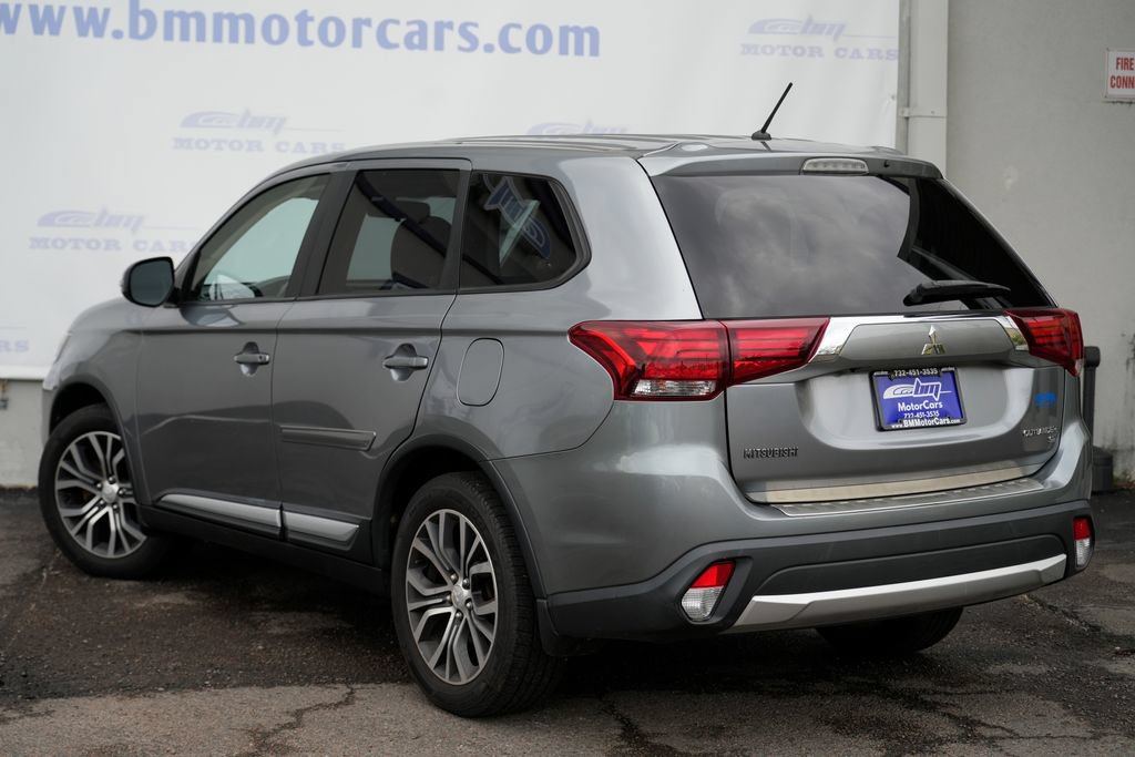 Used 2016 Mitsubishi Outlander SE AWD/4WD image 4