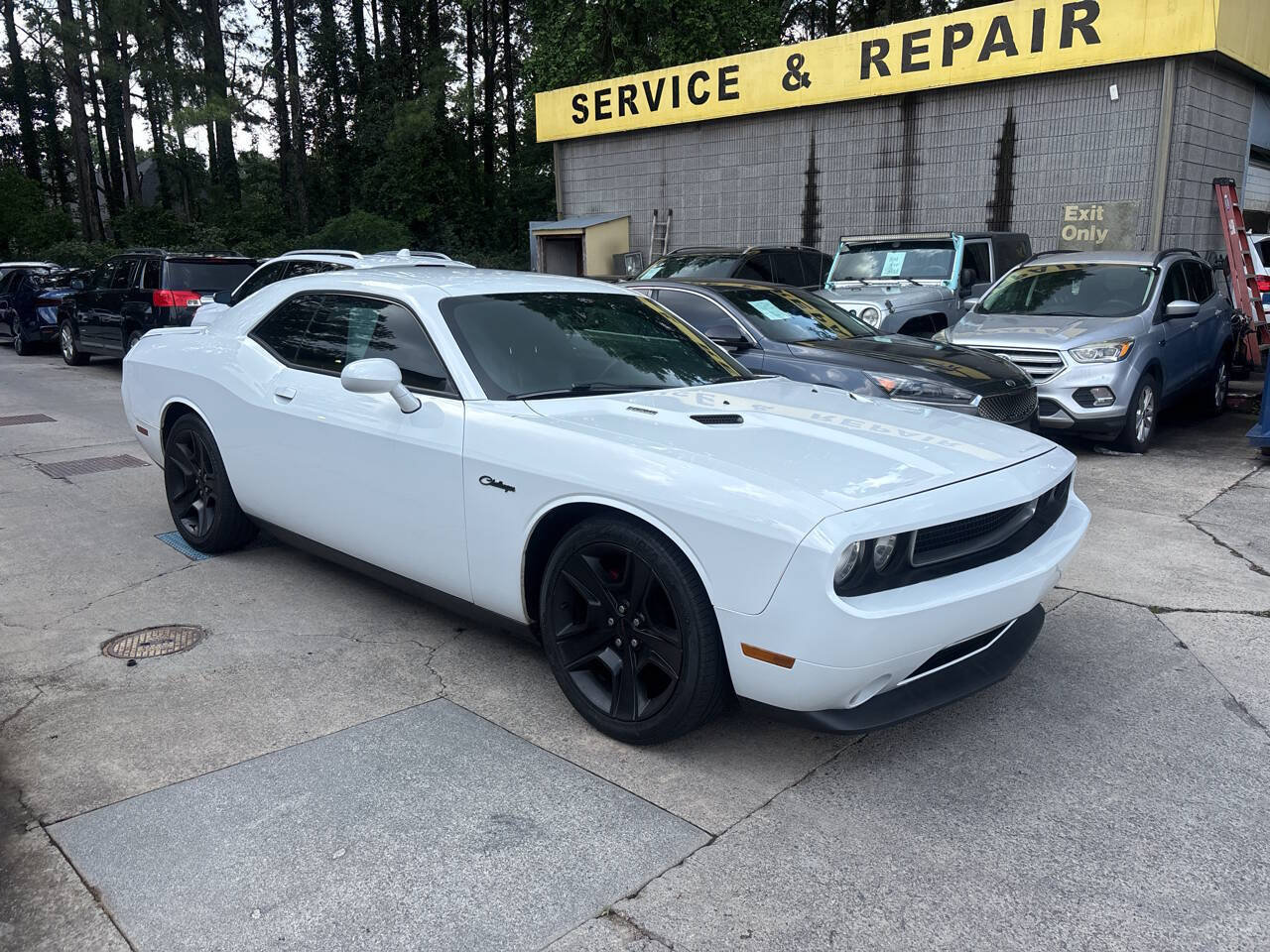Used 2013 Dodge Challenger R/T RWD image 2