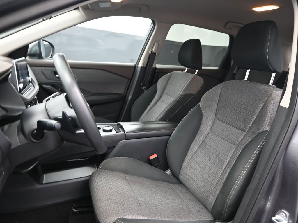 Used 2021 Nissan Rogue SV image 16