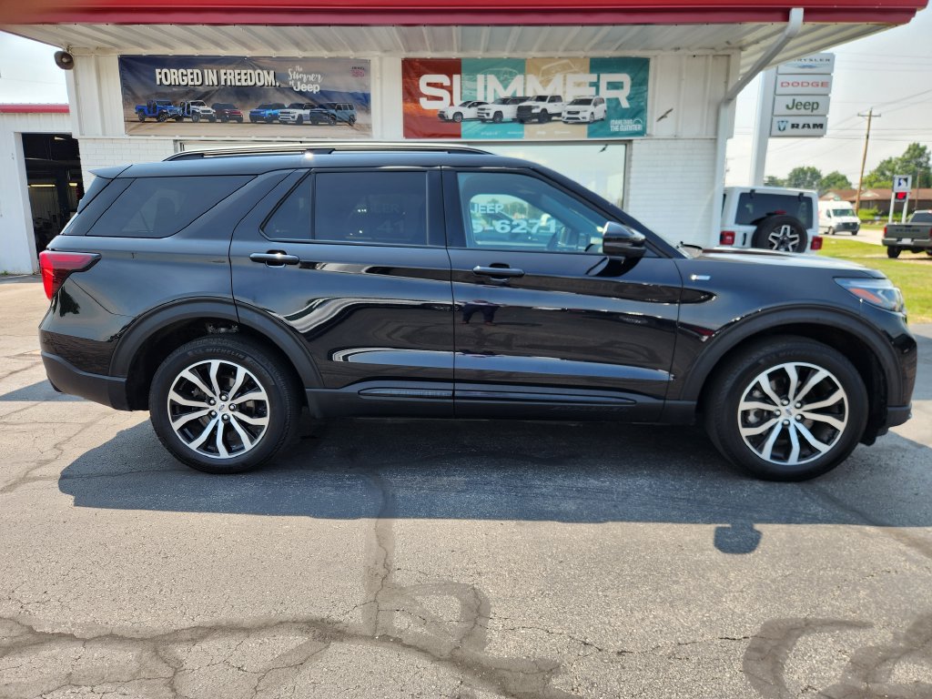 Used 2025 Ford Explorer ST-Line AWD/4WD image 2
