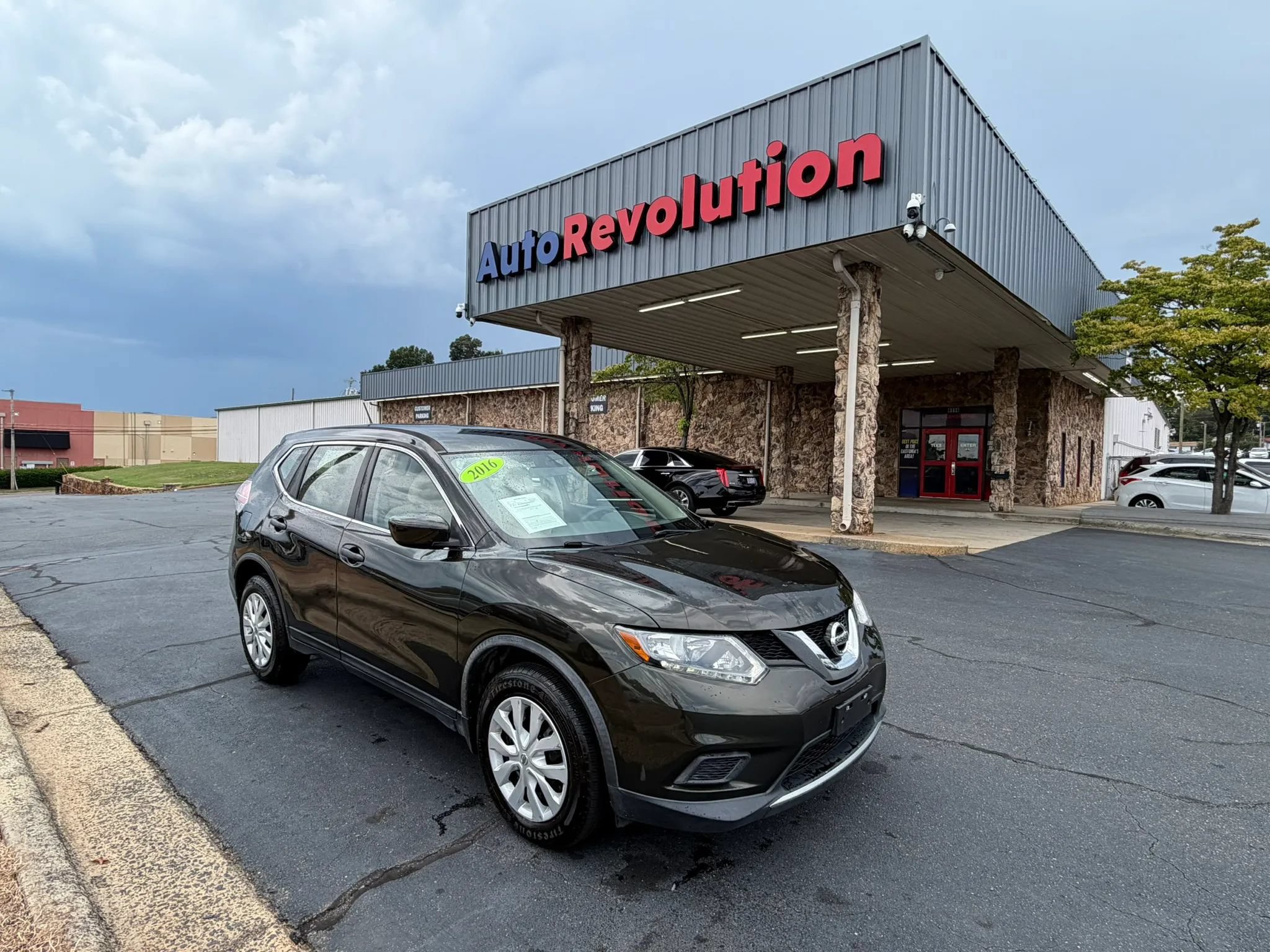 Used 2016 Nissan Rogue S FWD image 1