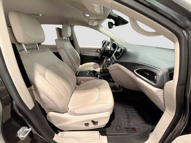 Used 2021 Chrysler Pacifica Touring-L w/ Uconnect Theater Family Group image 25