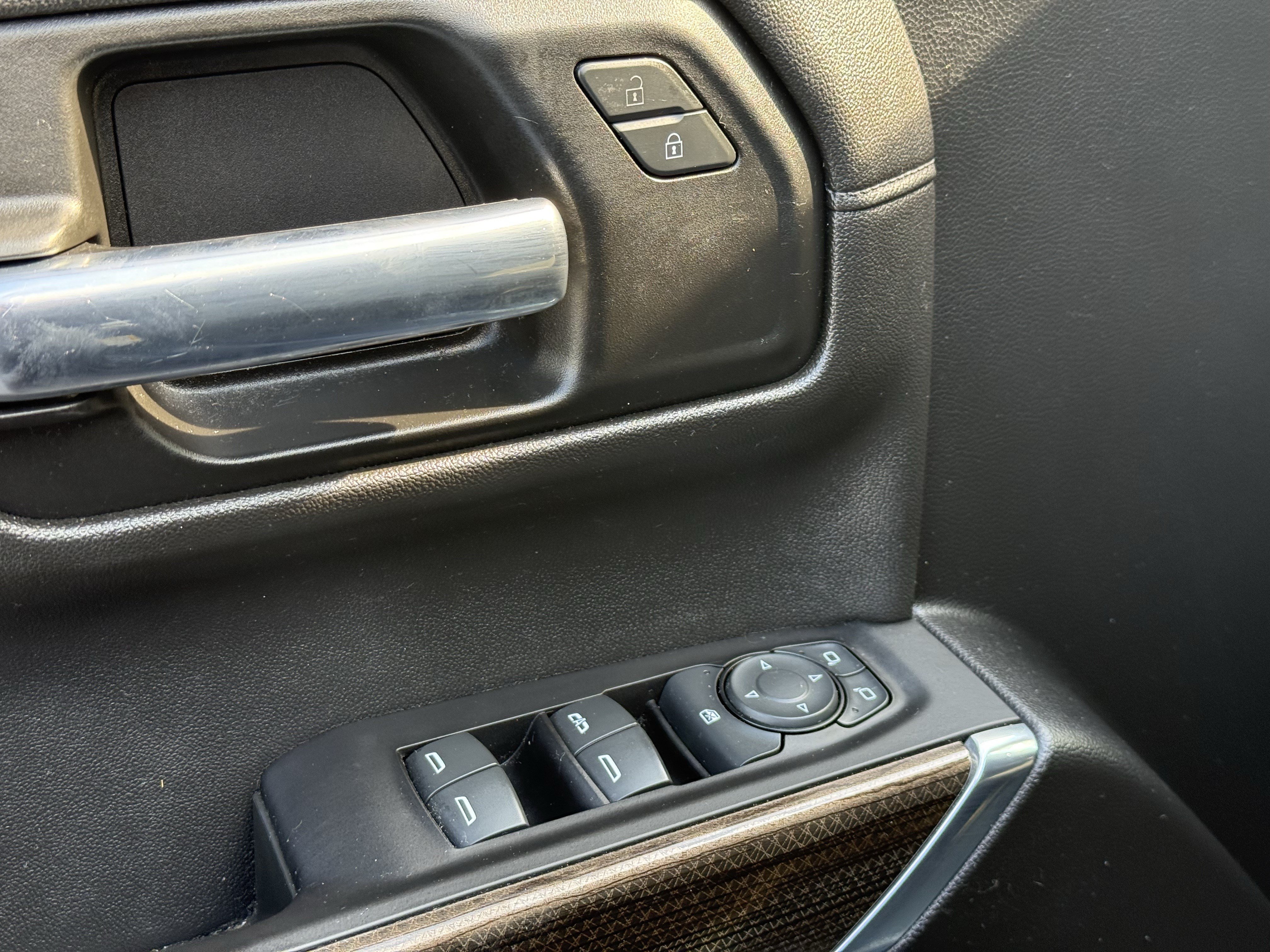 Used 2022 Chevrolet Silverado 1500 LT AWD/4WD image 15