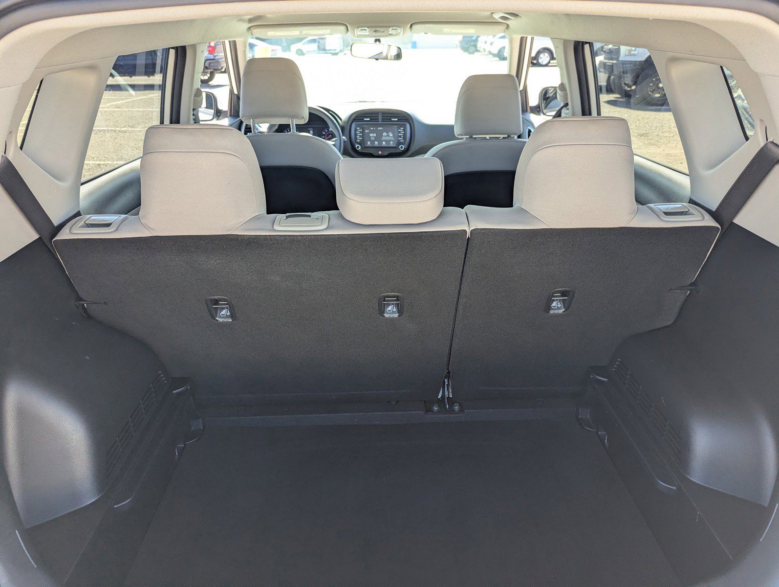 Used 2021 Kia Soul LX image 8