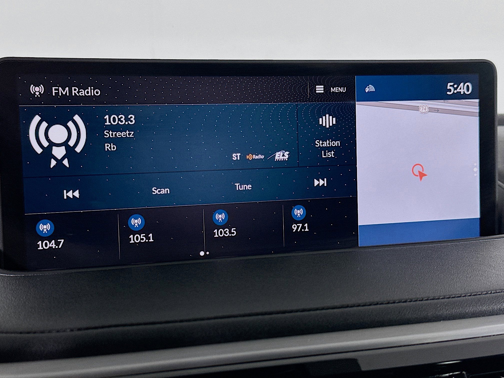 Used 2023 Acura MDX SH-AWD w/ Technology Package image 21