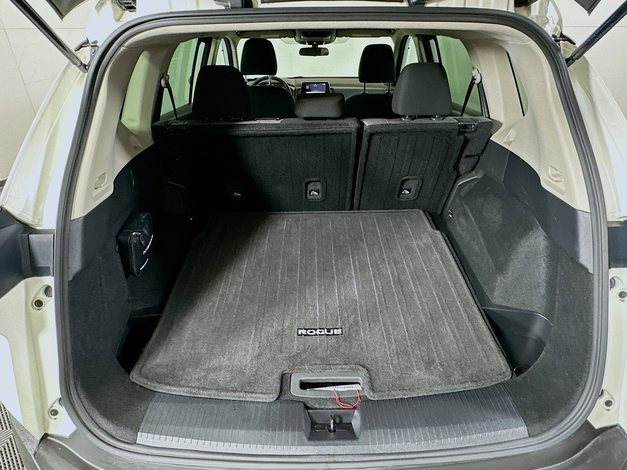 Used 2023 Nissan Rogue SV image 27