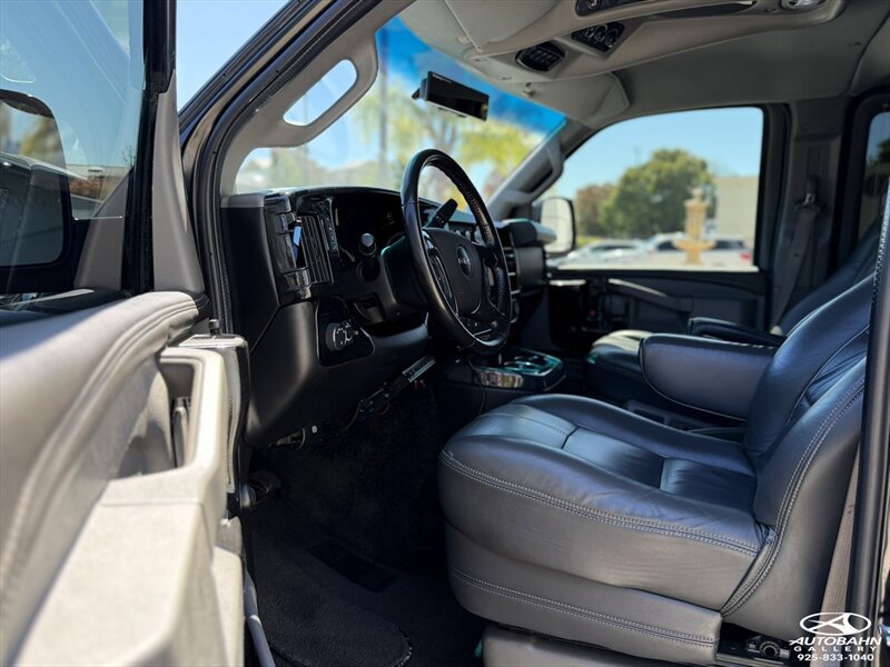 Used 2017 GMC Savana 2500 RWD image 14
