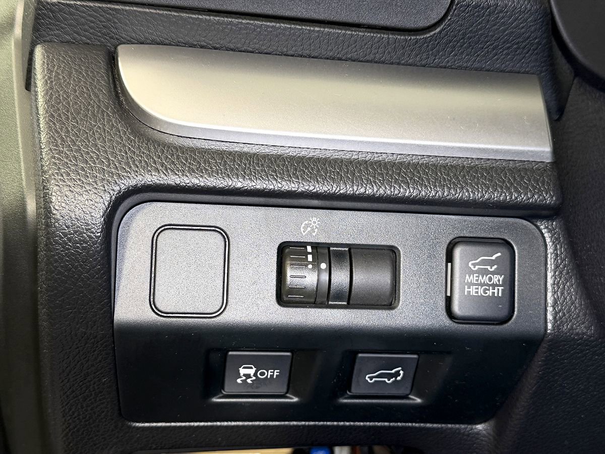 Used 2015 Subaru Forester 2.5i Touring w/ Eyesight & Navigation System AWD/4WD image 20