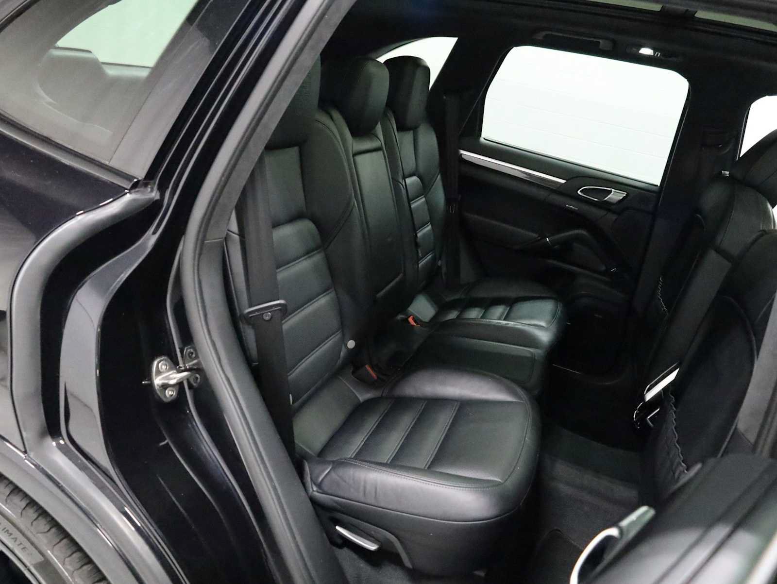 Used 2016 Porsche Cayenne GTS AWD/4WD image 37