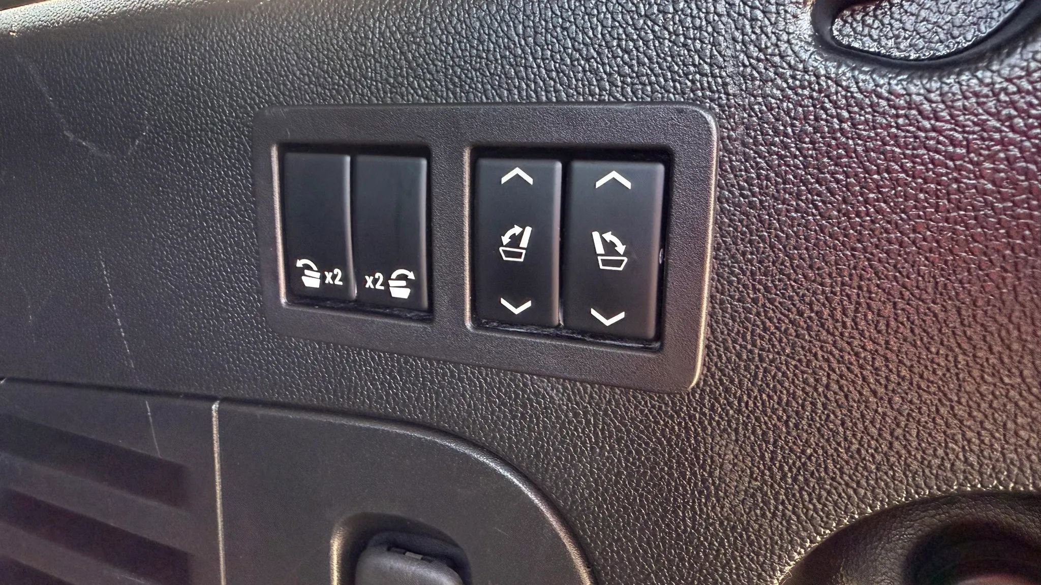 Used 2018 GMC Yukon XL Denali w/ Denali Ultimate Package image 31