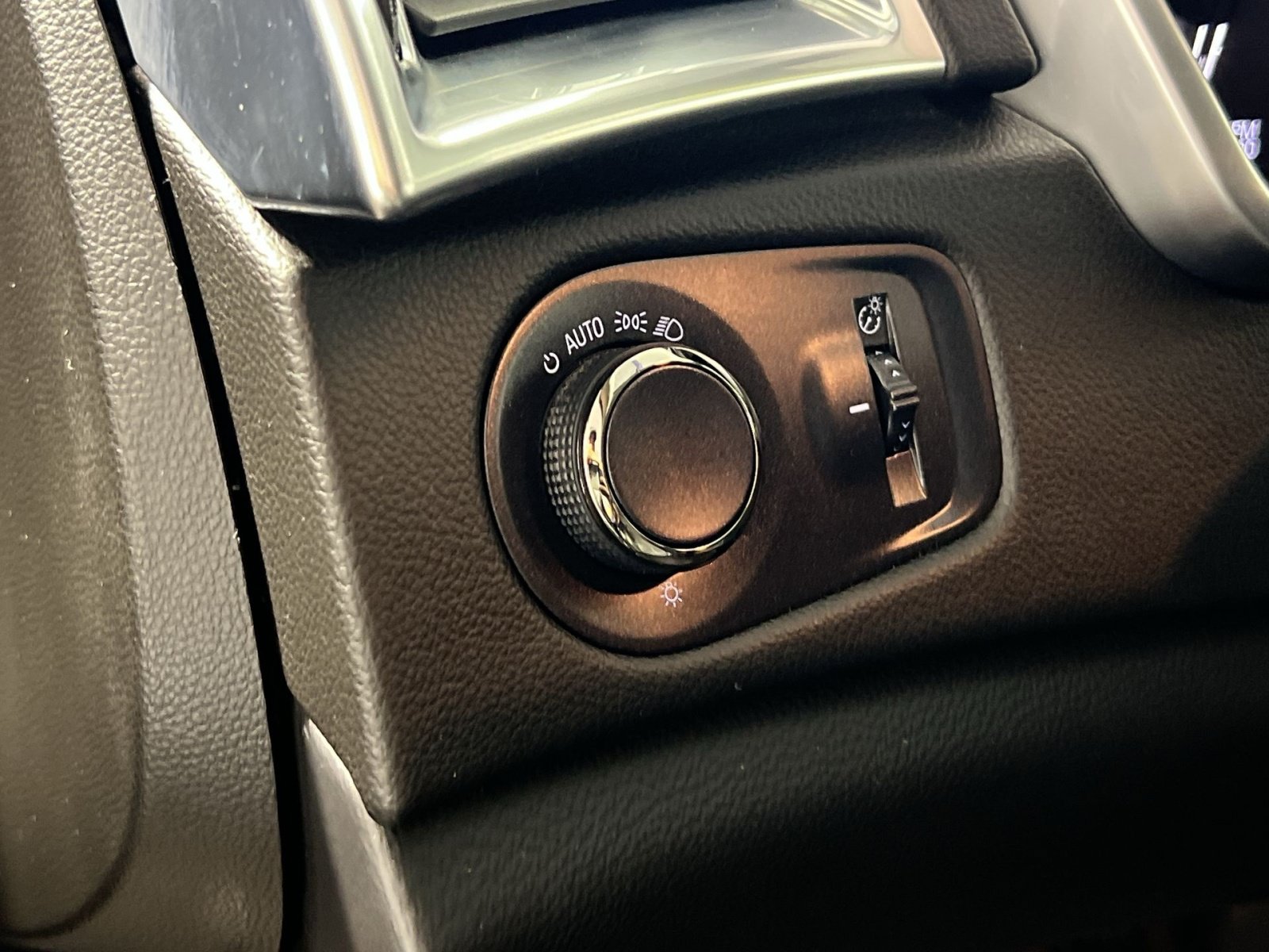 Used 2015 Cadillac SRX FWD image 32