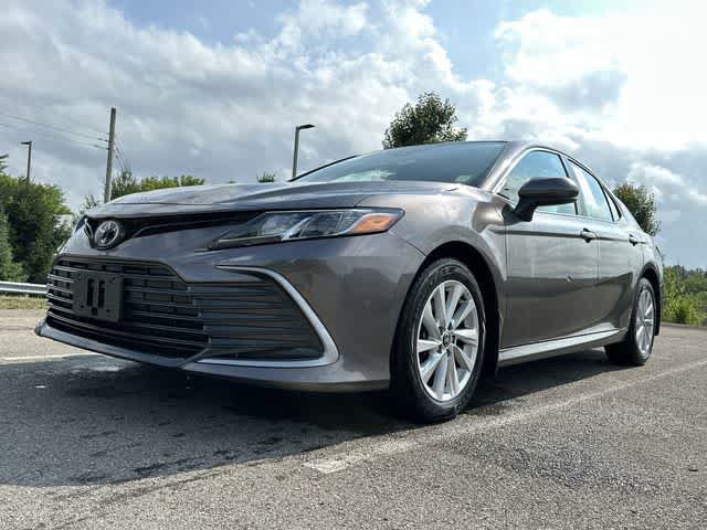 Used 2022 Toyota Camry LE AWD/4WD image 17