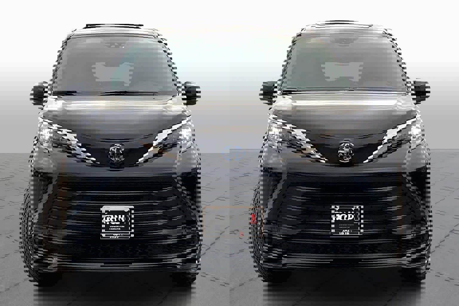 Used 2025 Toyota Sienna LE w/ LE Plus Package image 4