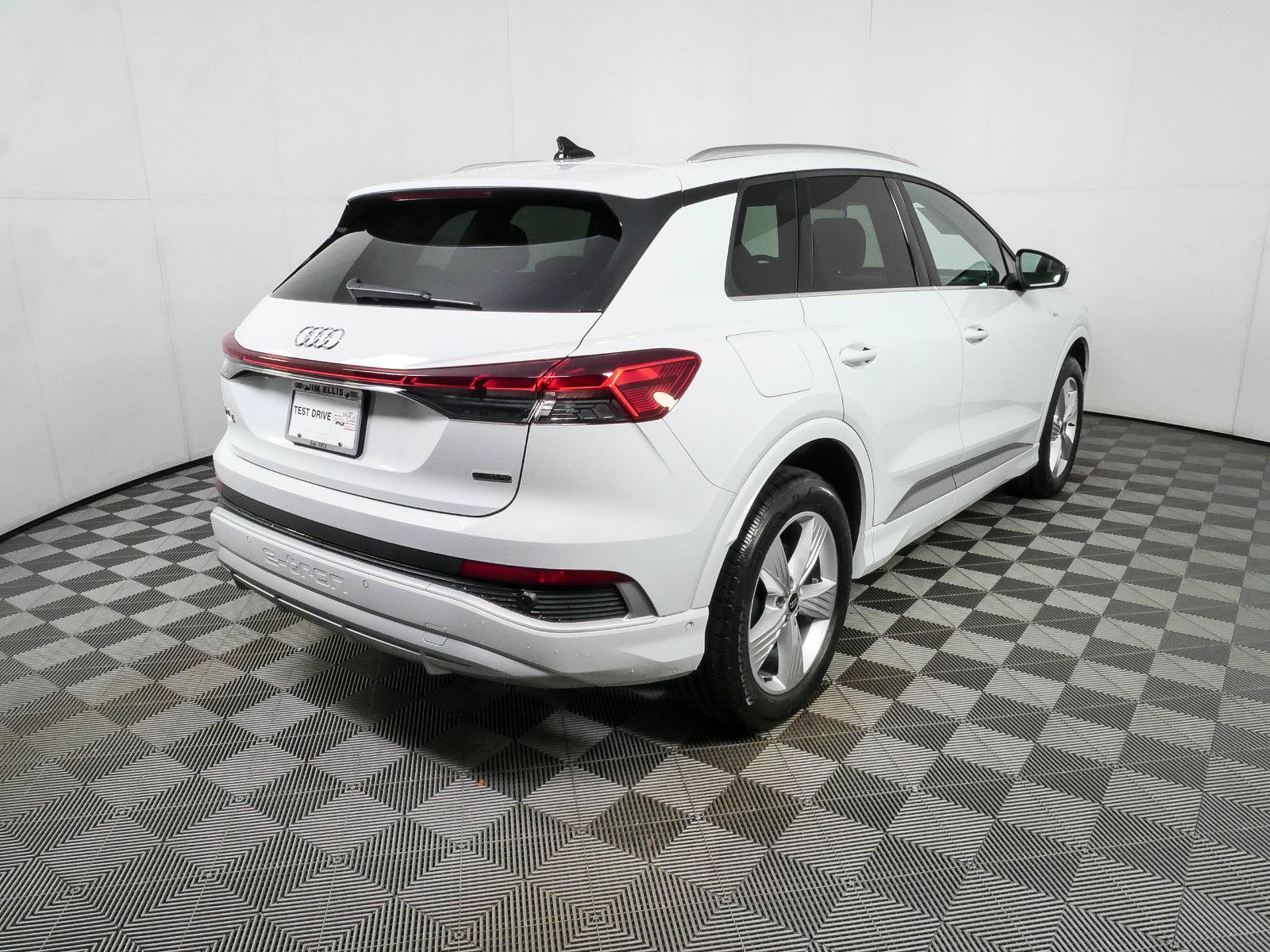Used 2023 Audi Q4 e-tron Prestige AWD/4WD image 3