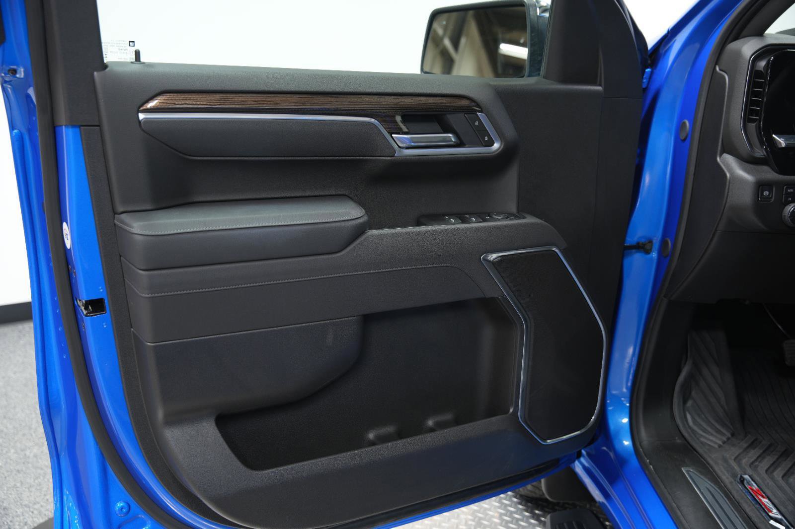 Used 2025 Chevrolet Silverado 1500 LT image 21