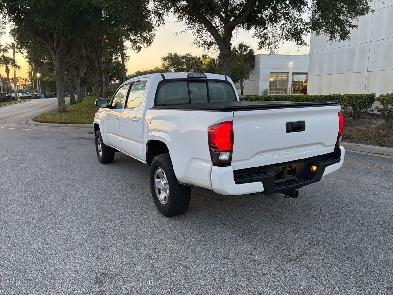 Used 2018 Toyota Tacoma SR w/ SR Convenience Package RWD image 3