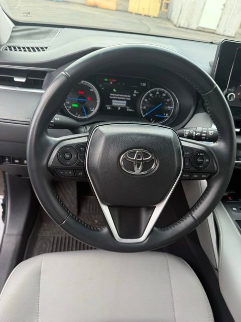 Used 2023 Toyota Venza LE image 18