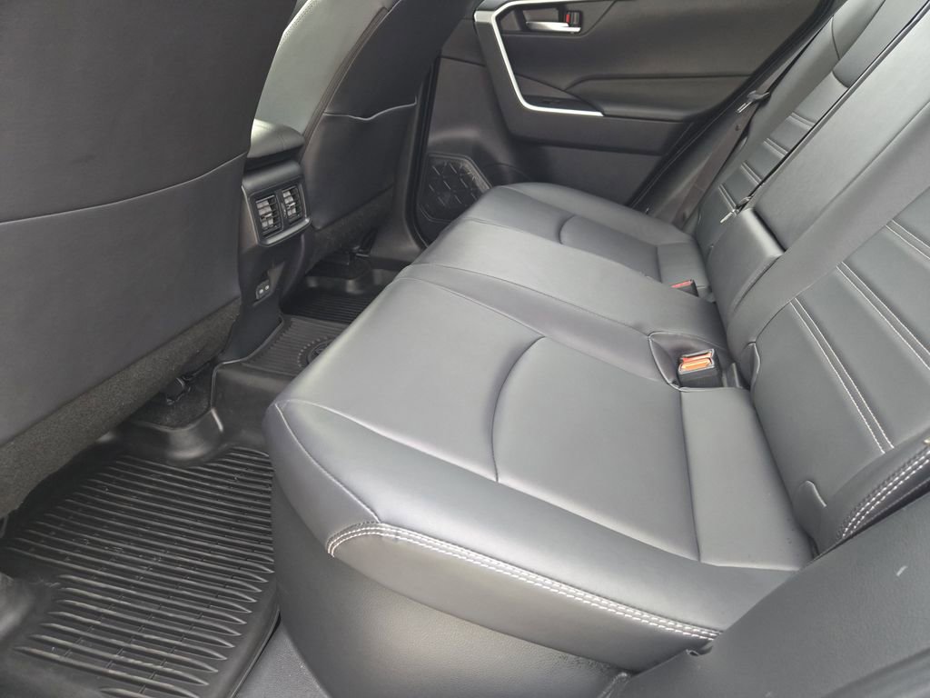 Used 2025 Toyota RAV4 XLE Premium image 32