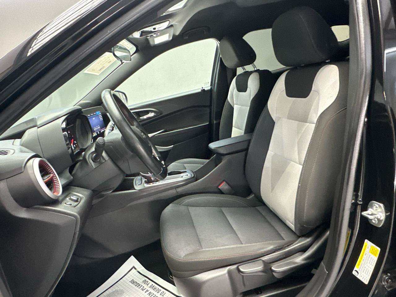 Used 2024 Chevrolet Trax RS FWD image 20