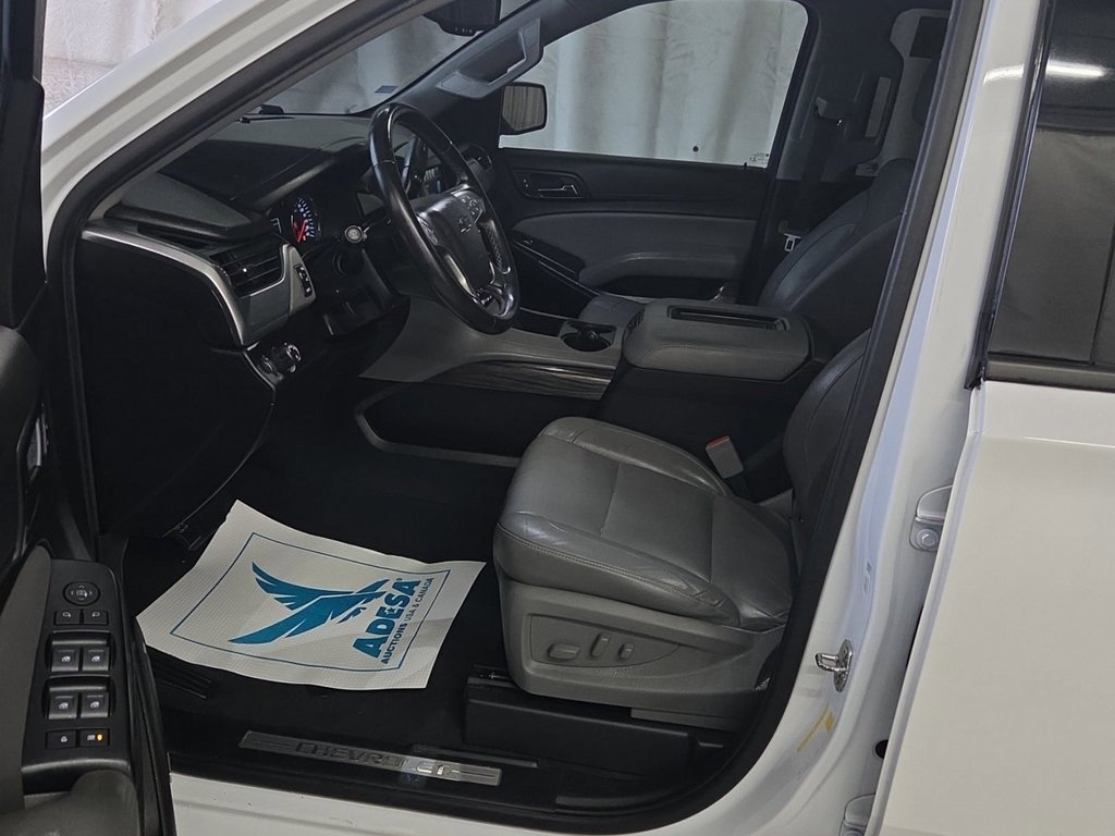 Used 2019 Chevrolet Suburban LT image 3